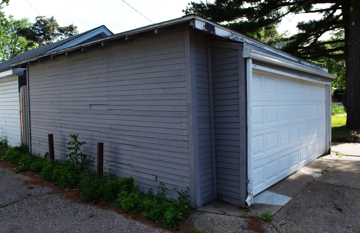 Photo of the garage exterior